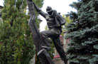 Памятник героям-пожарным возле СГПЧ-1