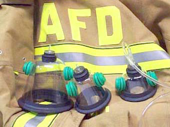 Американским пожарным раздали кислородные маски для собак и кошек